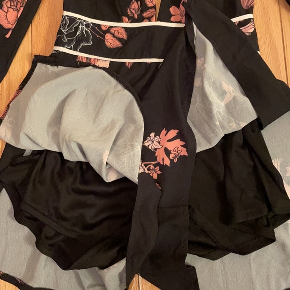 Super sexy romper multicolored made by Blossom. - Picture 3 of 9